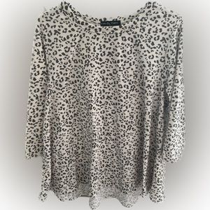 Kim & cami leopard print blouse -buttons on back for